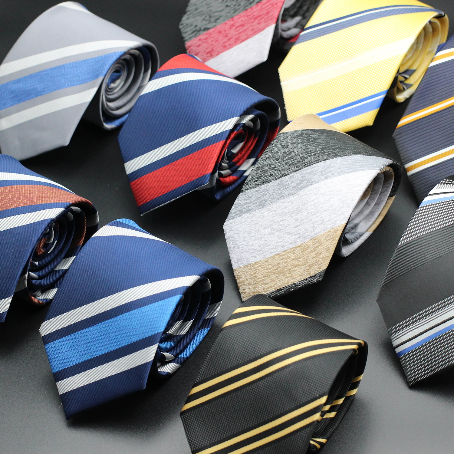 Neueste Stil Gestreifte Krawatte Burgund Blau Schwarz Männer Elegante Krawatte Mode Klassische Luxus Krawatte für Mann Gravatas Fit Business