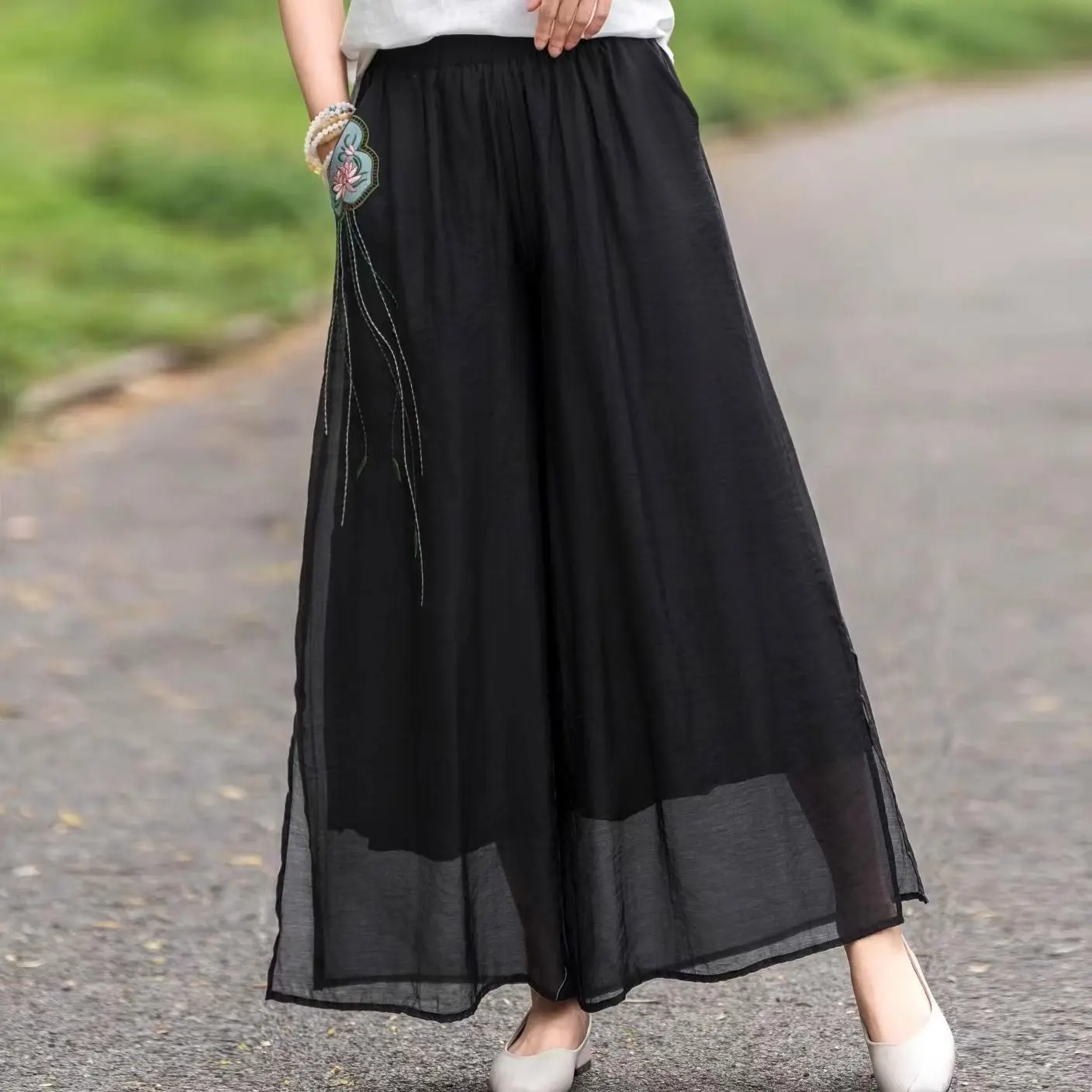 

Spring and summer best-selling styles, comfortable, casual, versatile, solid color floral embroidered wide-leg nine-eighth pants