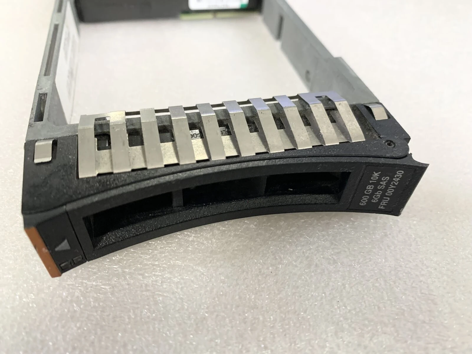 

Б/у 00Y2430 00Y2503 00Y5707 600G 10K SAS 2.5 Жесткий диск