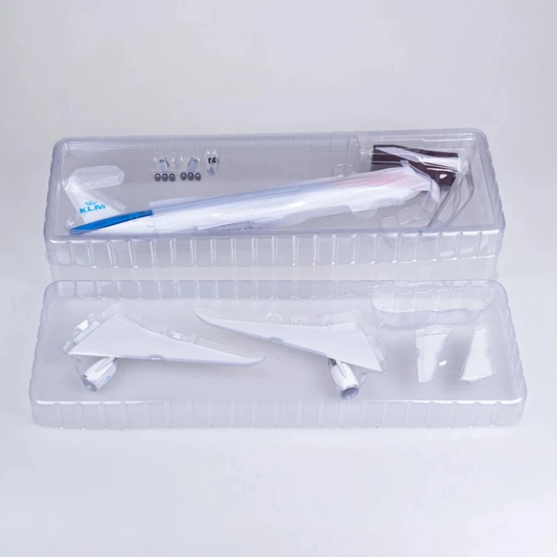 47CM 1/157スケール 航空機 B777 クラースターリー航空 モデル W ライトとホイールランディングギア付き ダイキャスト樹脂製 飛行機 おもちゃ 装飾