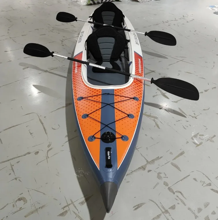 Aufblasbares Kajak, 2 Luftkammern, Langlebiges PVC-Material, Tragbares Faltbares Design, Einfache Aufbewahrung, Leichtes Wassersportboot