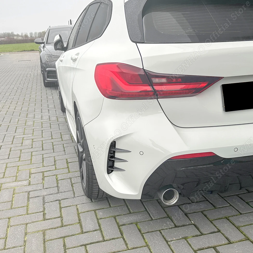 2 Stück Hecks toß stange Spoiler Outlet Heck Wind messer glänzend schwarz Kunststoff Aufkleber Abdeckung für BMW 1er Serie F40 M-PACK & M135i 2014-2018