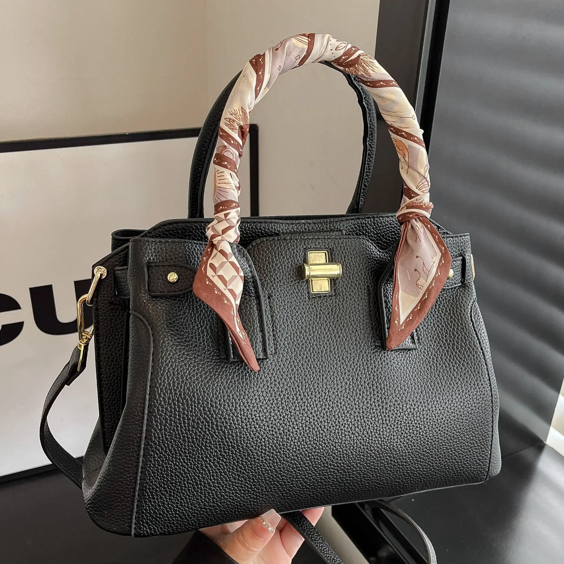 

2025 Women's Lock Closure Tote Bag, Stylish Commuter Top Handle Shoulder Crossbody Large Capacity Purse
