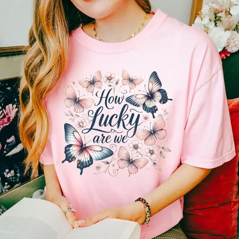 How Lucky Are We T-Shirt Retro Country-Musik Konzerttour Fanartikel Damen Eras 2025 Bekleidung