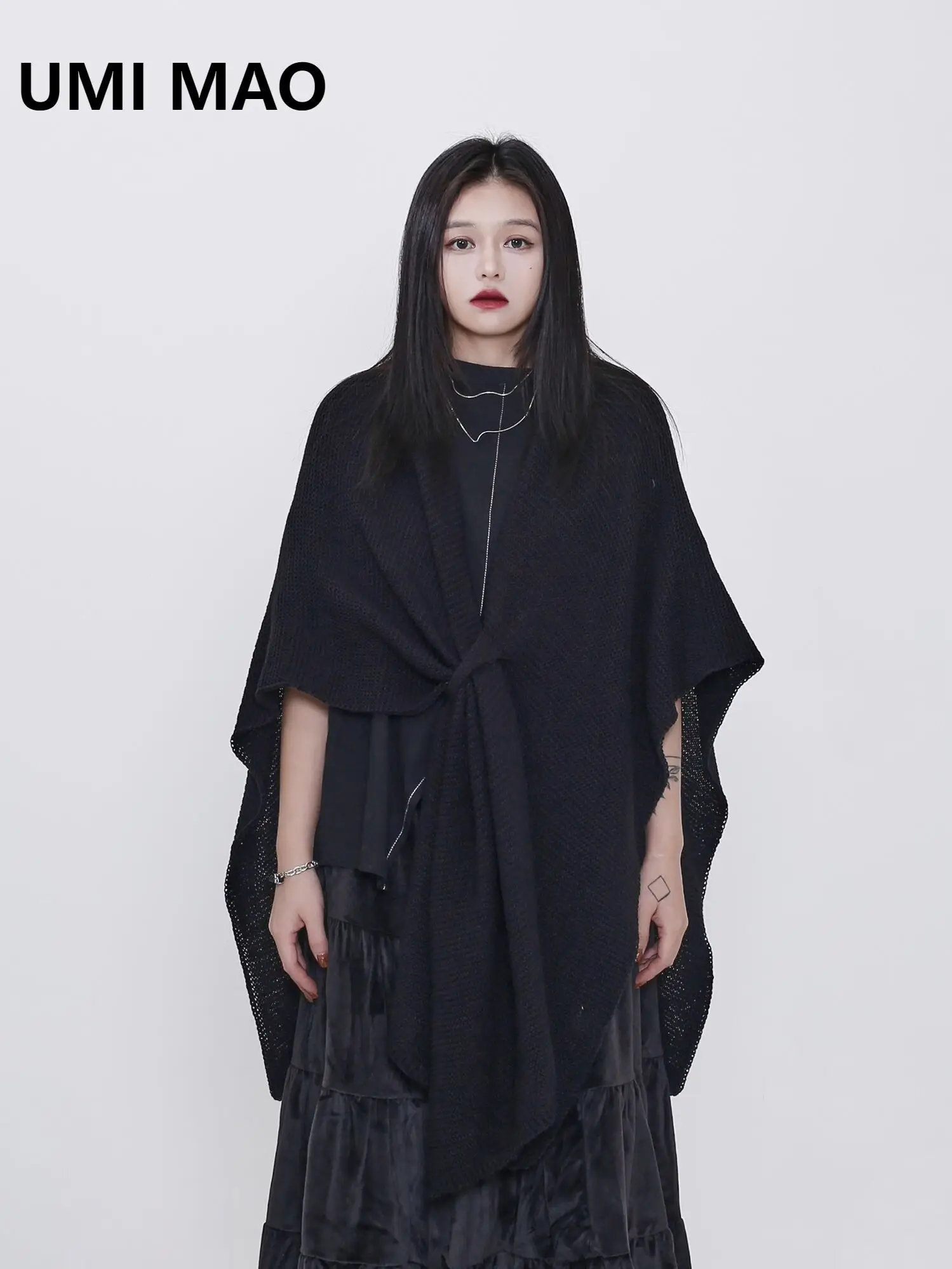 UMI MAO Winter New Product Scarf Dark Series Simple Design Versatile Split Shawl Neck Lazy Cloak Cloak