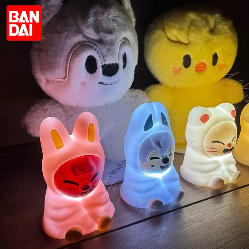 

В наличии: Фигурка-ночник Bandai Gashapon, светодиодный милый коллекционный аниме-персонаж, мини-настольная лампа, подарки для фанатов и коллекционеров
