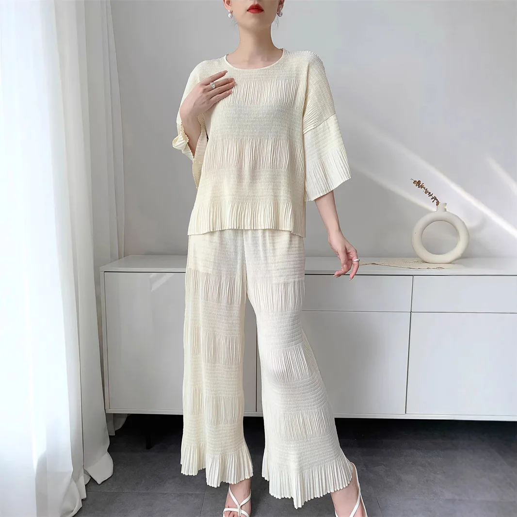 

Miyake Style Pleated Set for Women's 2025 Summer New Top + Pants Temperament Age-reducing Comfortable and Casual Two-piece Set
