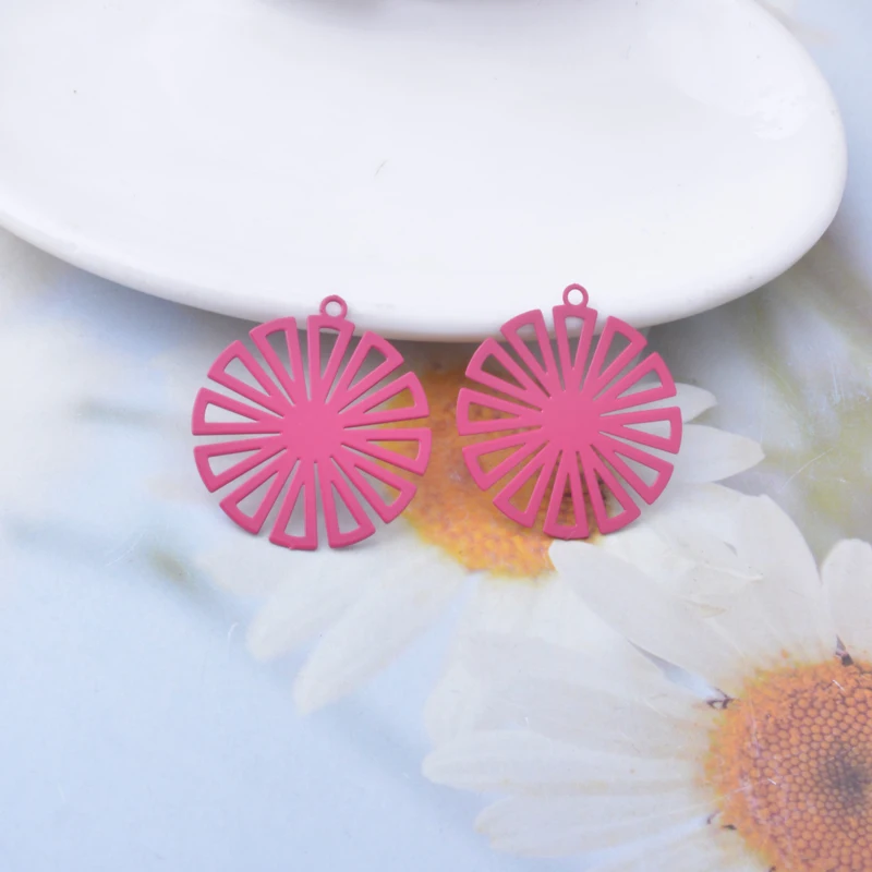 50 Stück AB7976 Messing-Filigran-Blumenanhänger, bunte goldene Anhänger für DIY-Schmuckherstellung von Ohrringen – Detail 8