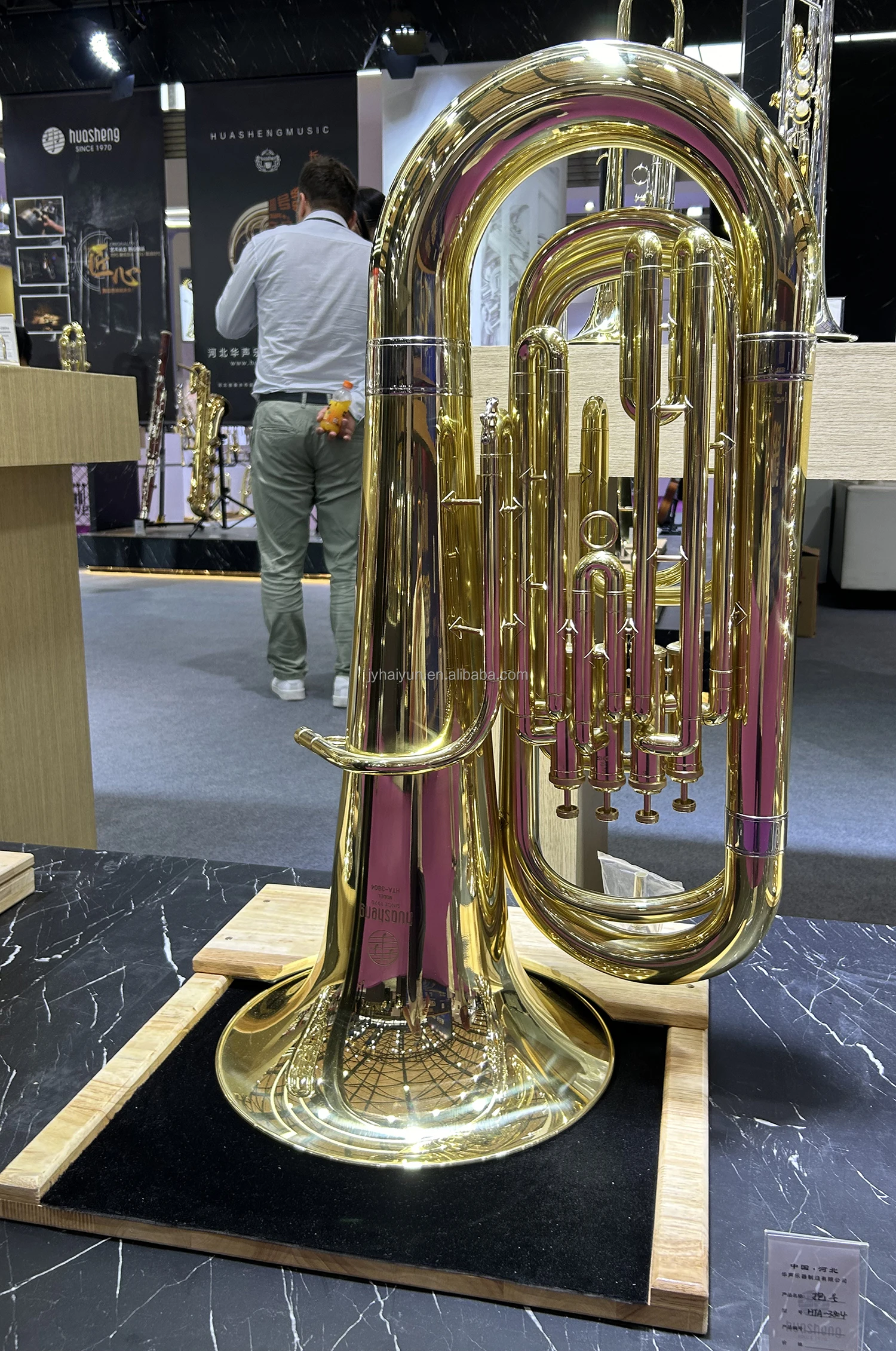 

Professional Bb Key 4 Upright Pistons Tuba Gold Lacquer Finish Brass Body Wind Instrument For And Practice