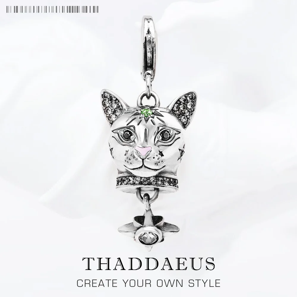 

Женская летняя подвеска в виде кошки