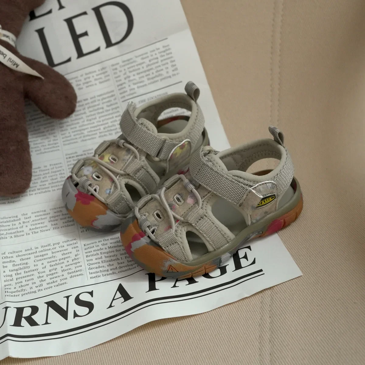 Obuwie dziecięce Outdoor Buty turystyczne 2024 Nowe modne, codzienne, proste, wydrążone buty dla małego dziecka dla chłopców i dziewcząt