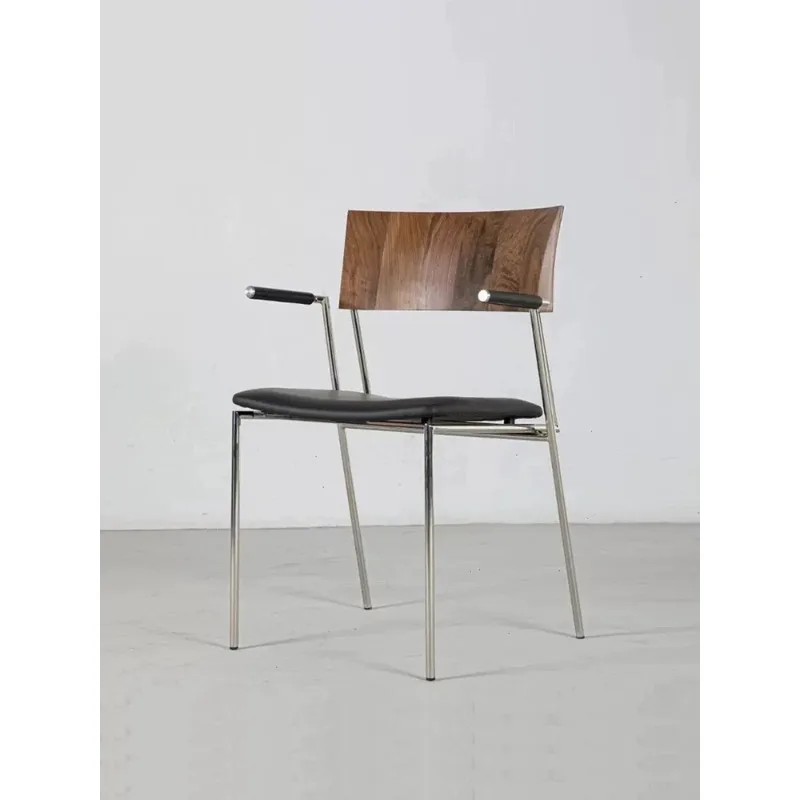 เก้าอี้ทานอาหารหนังสไตล์มินิมอลอิตาลี โครงไม้วอลนัทแท้ ขาเหล็กสแตนเลส