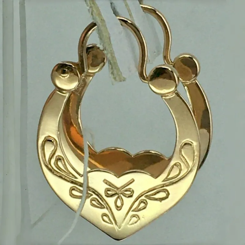 Klassisches Design Herz Damen Ohrringe Mode Geometrie Metall Schnitzerei Muster Baumeln Ohrringe Frau Schmuck