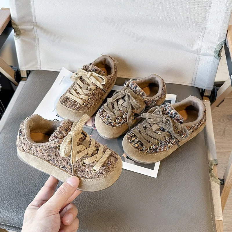

Модная тенденция для девочек, низкие повседневные спортивные туфли, осень 202, новые детские удобные универсальные нескользящие кроссовки на плоской подошве со шнуровкой