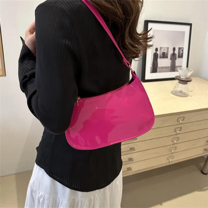 

Trendy Patent Leather Shoulder Bag, Minimalist Glossy Tote Purse with Women’s Underarm Bag for Versatile Bag Casual Daily