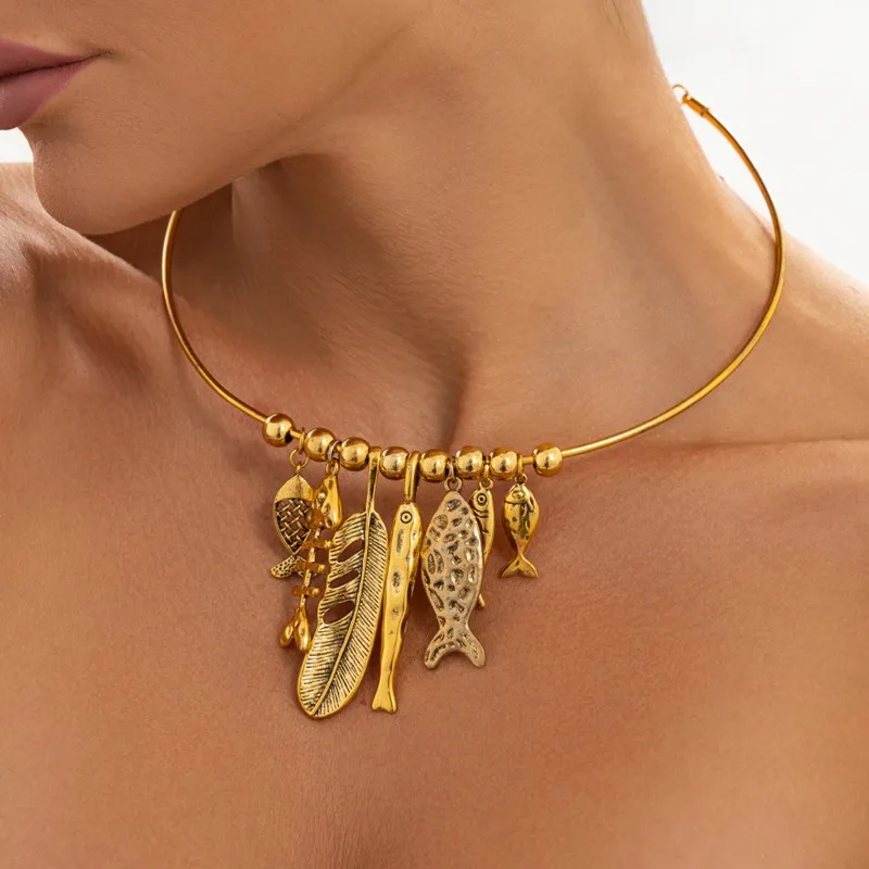 Boho Ethnic Ocean Theme Hammered Metal Fishbone Feather Small Fish Pendant Choker Necklace for Women Statement Collar Jewelry