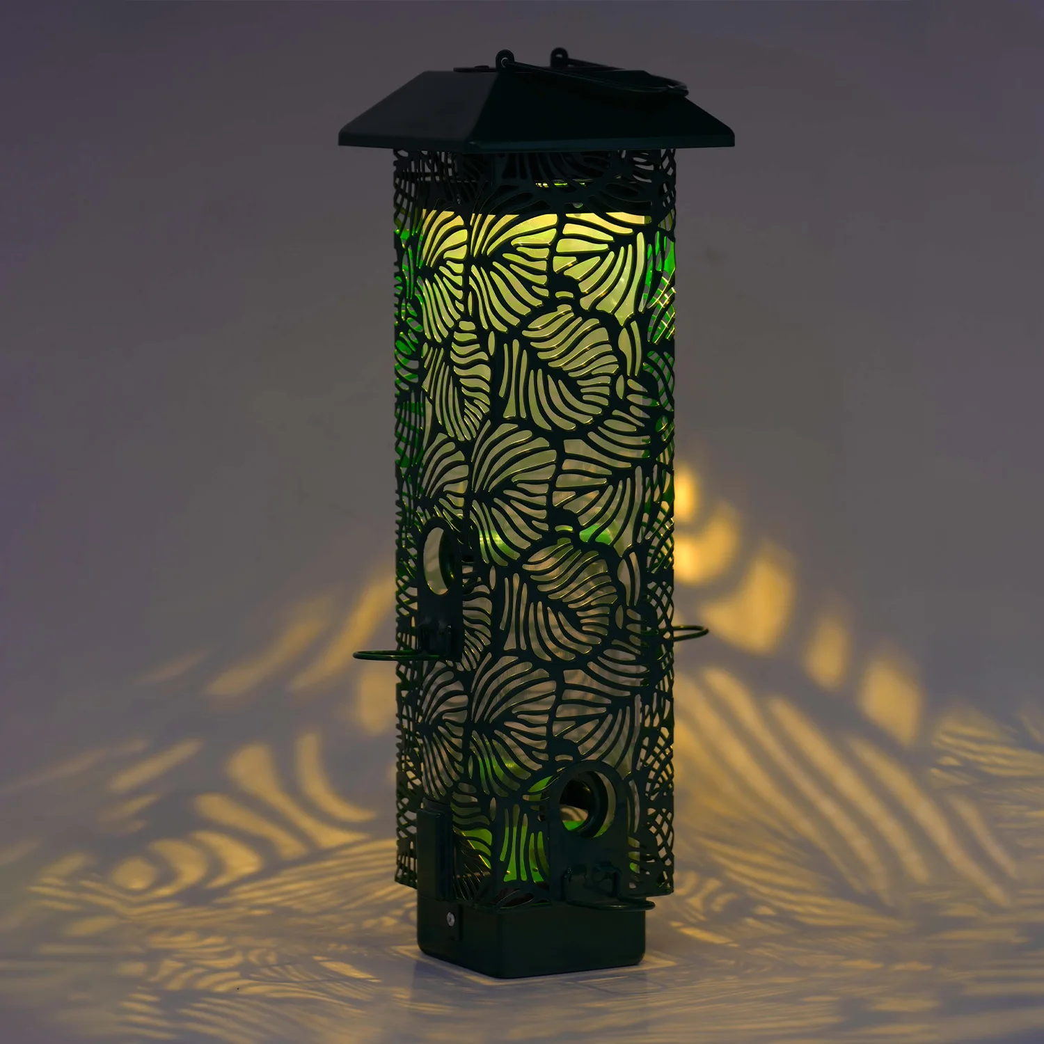 

Cross-border new products, courtyard garden, outdoor solar light, suspended metal anti-squirrel bird feeder, customized by