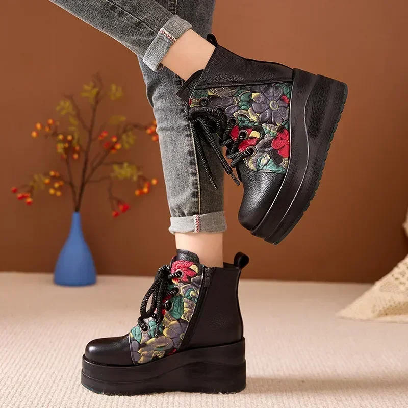 Qualidade superior 8cm estilo nacional cunhas salto tornozelo botas femininas inverno de pelúcia quente impressão couro genuíno botas plataforma grossa