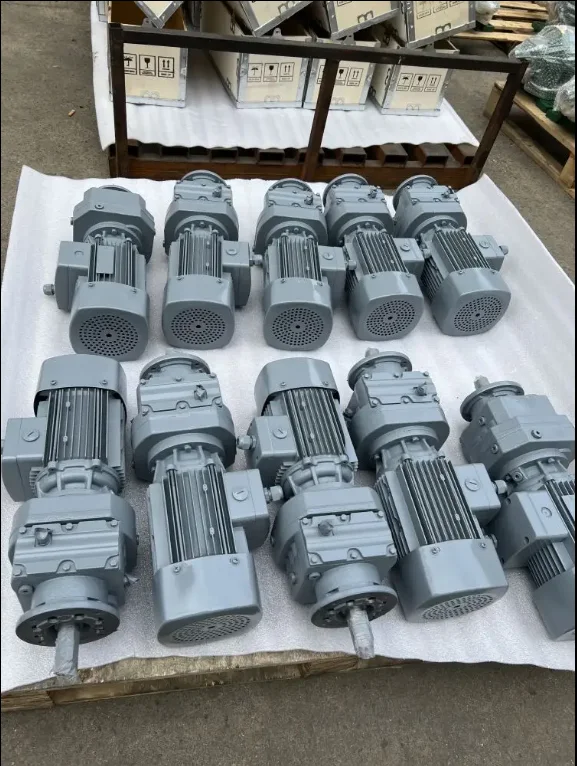 R Series Helical Three-stage Reduction Gearbox Apply for Engineering and Building Materials Machinery