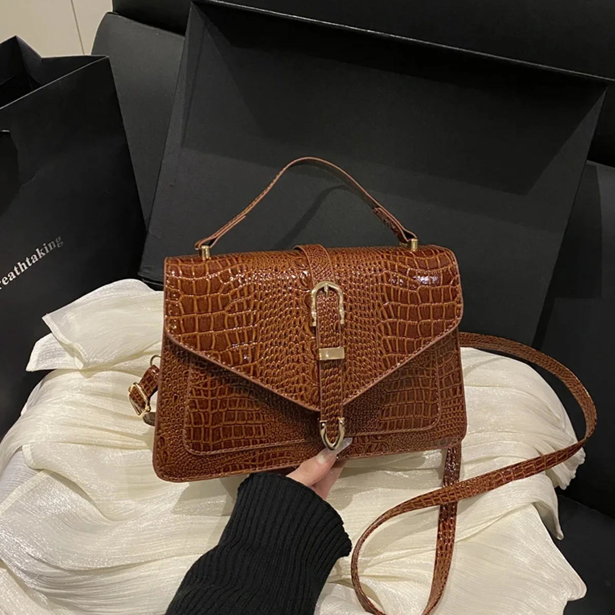 

For Daily Use Fashion Luxury Crocodile Crossbody Bag Solid Color Glossy PU with Beaded Charm Magnetic Adjustable Strap