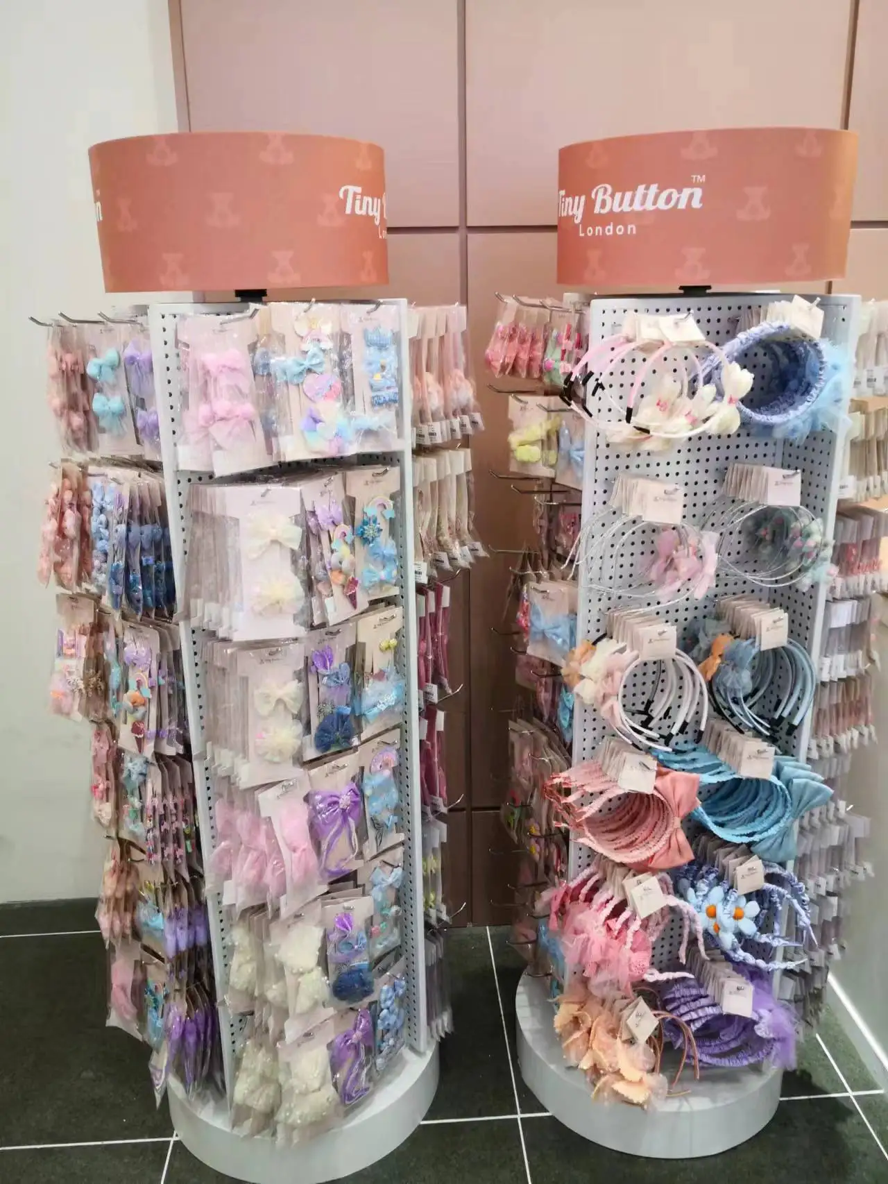 

Disc four-sided porous board, hole board, rotating display , hanging jewelry stickers, toys, keychains, storage racks, shopp