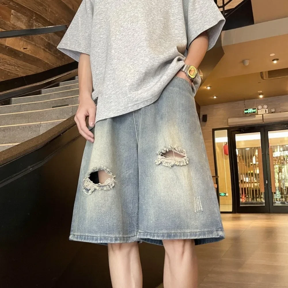 Verão estilo fino shorts jeans masculino baggy em linha reta moda cintura elástica calças de brim curtas coreano streetwear joelho shorts masculino