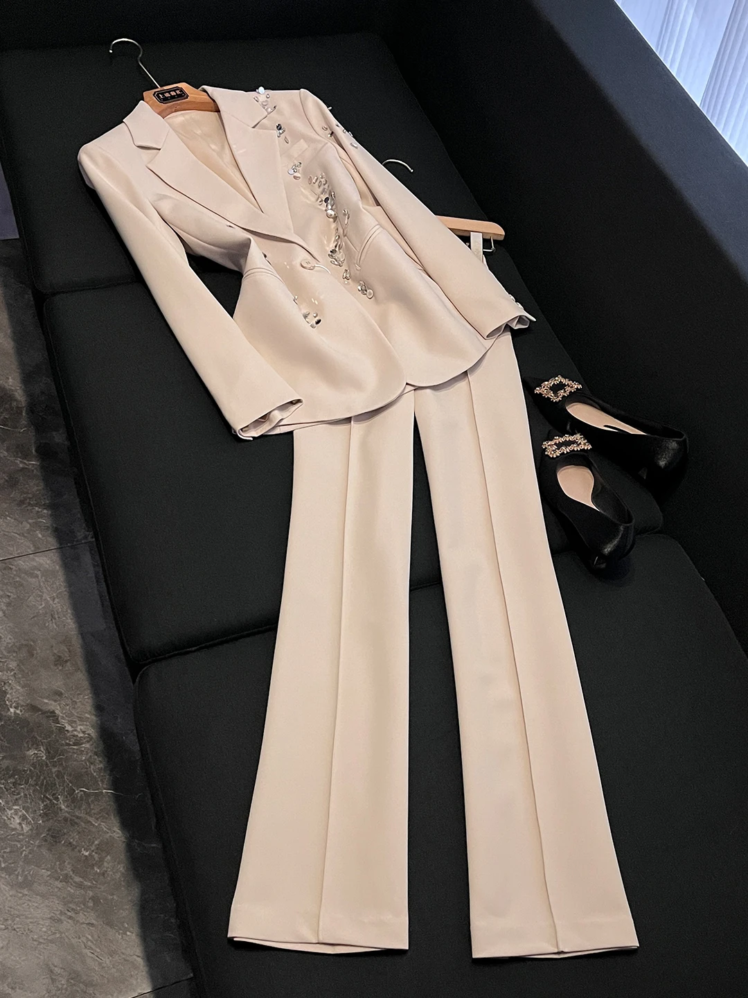 

Premium Edition Heavy Embellished Professional Women's Suiting Set One Button Office Wear Two Piece Set BZ148 Polyester