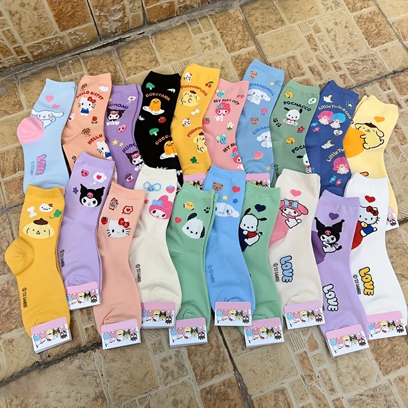 

5/10 пар случайных комбинированных наборов Sanrio, женские носки с рисунком аниме, персонализированные милые и повседневные носки средней длины