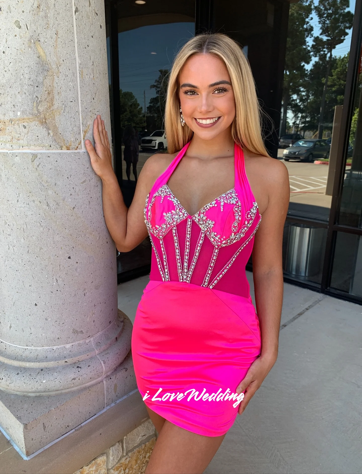 

Rose Pink Halter Mini Skirt Homecoming Dresses V-Neck Sleeveless Beaded Birthday Dresses Modern vestidos de fiesta Customized