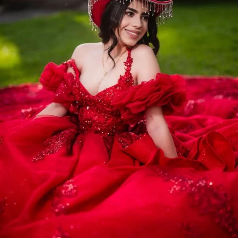 

Красное платье Quinceanera с открытыми плечами и кристаллами, кружевное многослойное блестящее платье с длинным хвостом, платья de 15, Quinceanera ﻿ Настроить