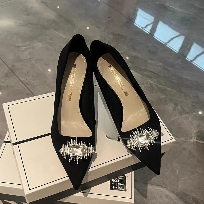 حذاء نسائي جديد موديل 2025 مصنوع من حجر الراين الفرنسي بمقدمة مدببة #2