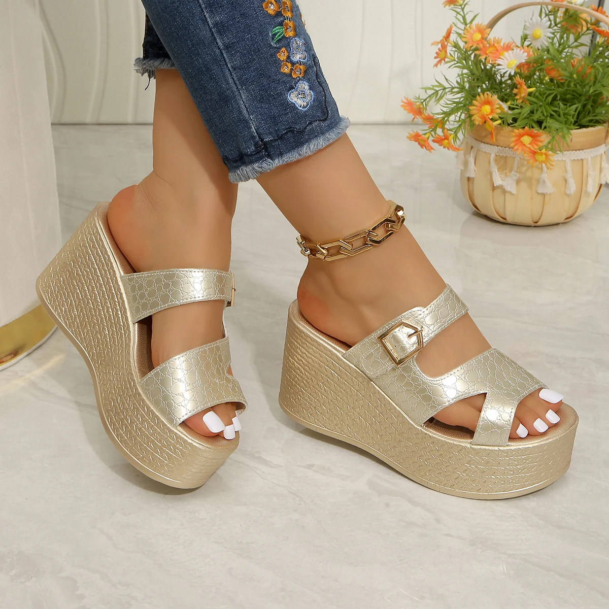 Vintage Nieten-Verzierte Keilsandalen für Damen 2026 Sommer High Heels Plateau-Sandalen Übergröße 43 Knöchelriemen Strandschuhe