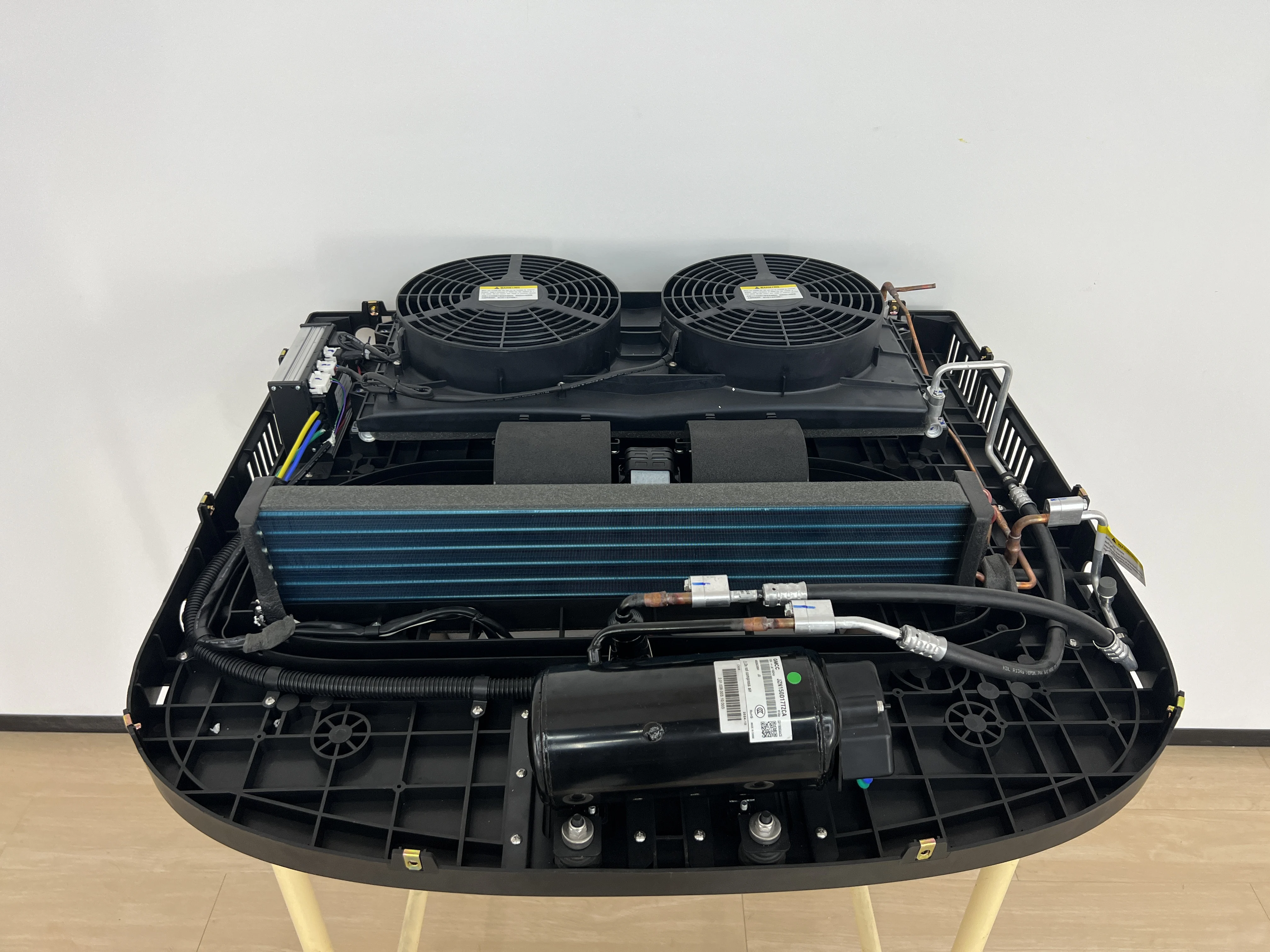 Commercio all'ingrosso 12V 24V Parcheggio per camion Condizionatore d'aria per auto sul tetto Nuovo sistema di raffreddamento per camper per veicoli e camper