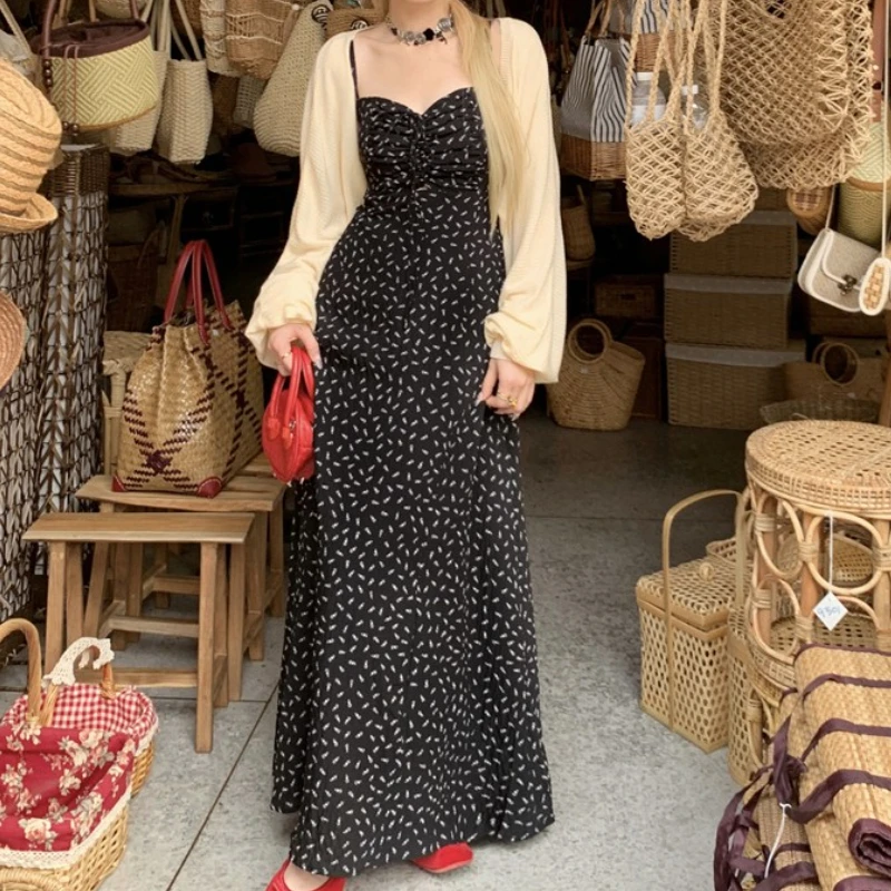 

Новый летний темперамент: милое платье-бретелька на шнуровке с цветочным принтом, тонкая юбка до щиколотки в женском стиле.