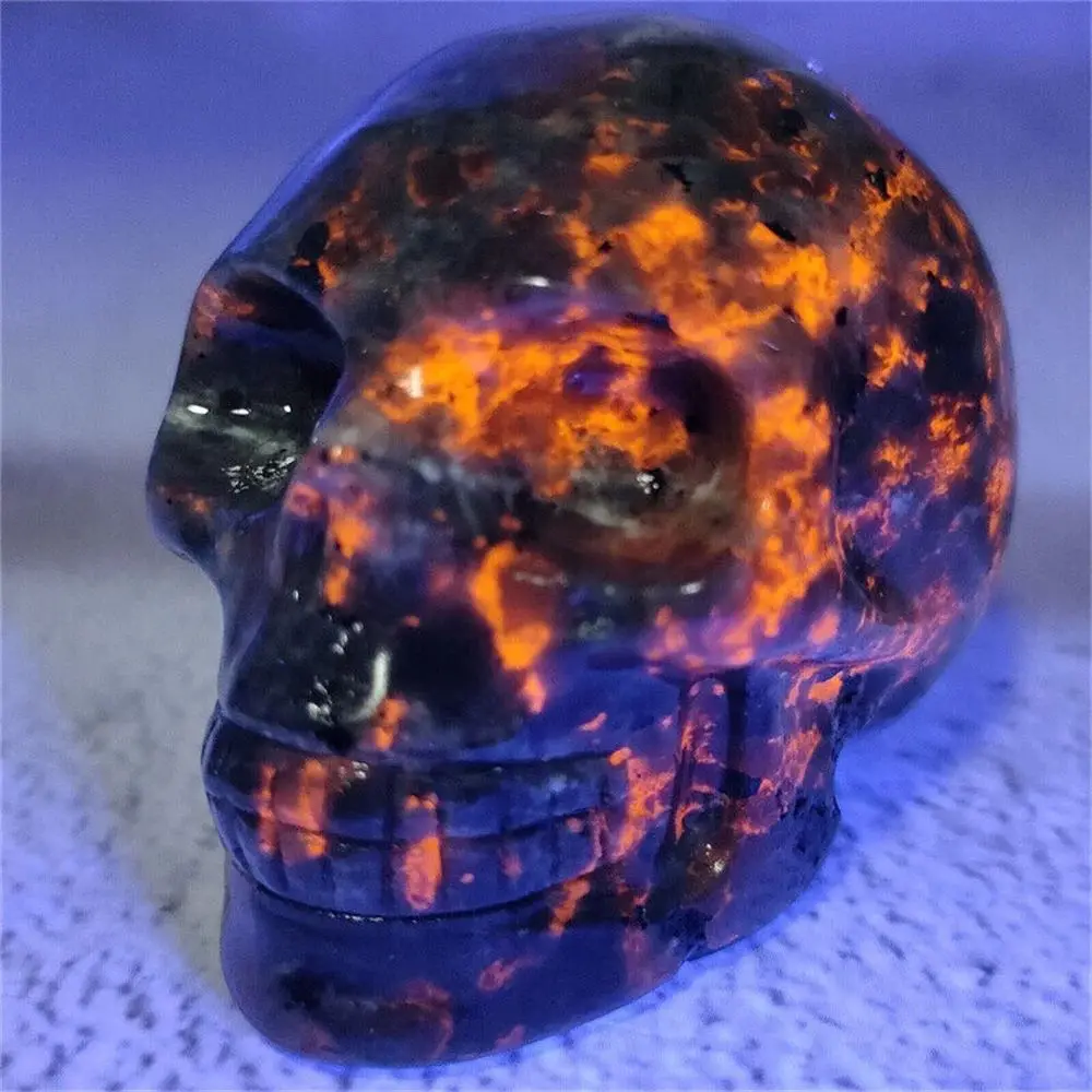 

Natural Crystal Skull Yooperlites Carved Skull Statue Craft Fire Stone Figurine Powerful Witchcraft For Halloween Decor Gift