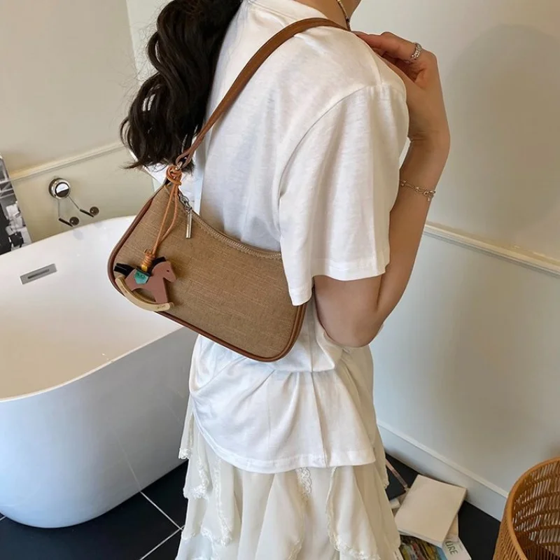 

High-End Women's Shoulder Bag Made Of Leather Boasting Paris Inspired And Casual Vintage Commuter Look​
