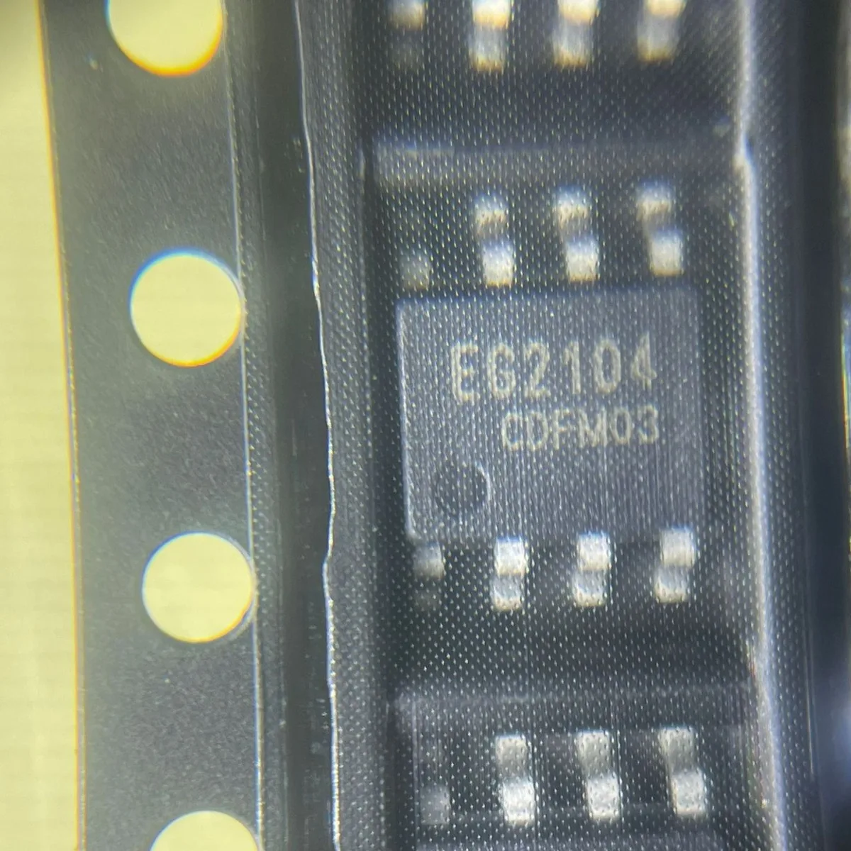 

Чип драйвера ворот EG2104 для поверхностного монтажа SOP-8, это оригинальный оригинальный продукт, интегральная схема микросхемы
