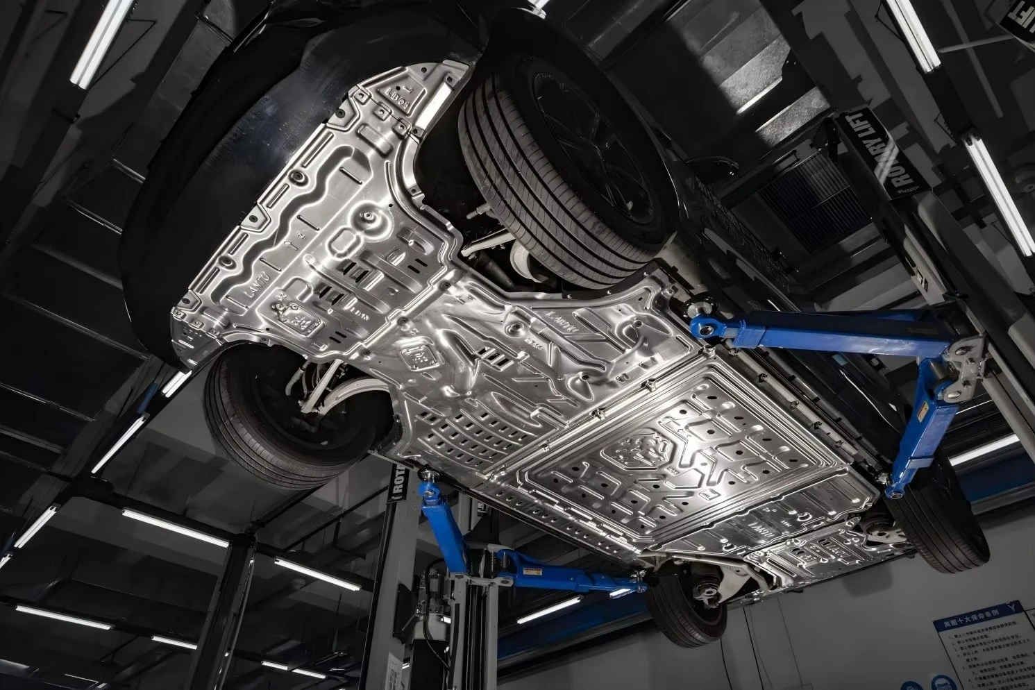 Skid Plates Engine Cover Battery Bottom Underbody Protection Fit for Voyah Lantu Courage Passion Free 318 Dreamer Car Chassis