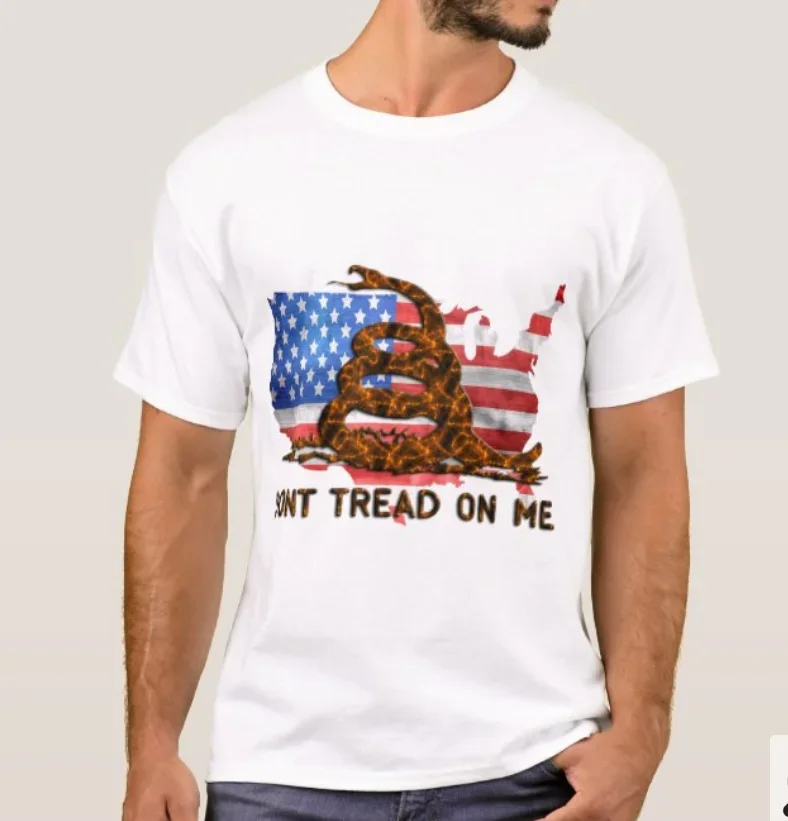 Don't Tread on Me. Rattlesnake with American Map Flag T-Shirt. Summer Cotton Short Sleeve O-Neck Mens T Shirt New S-3XL