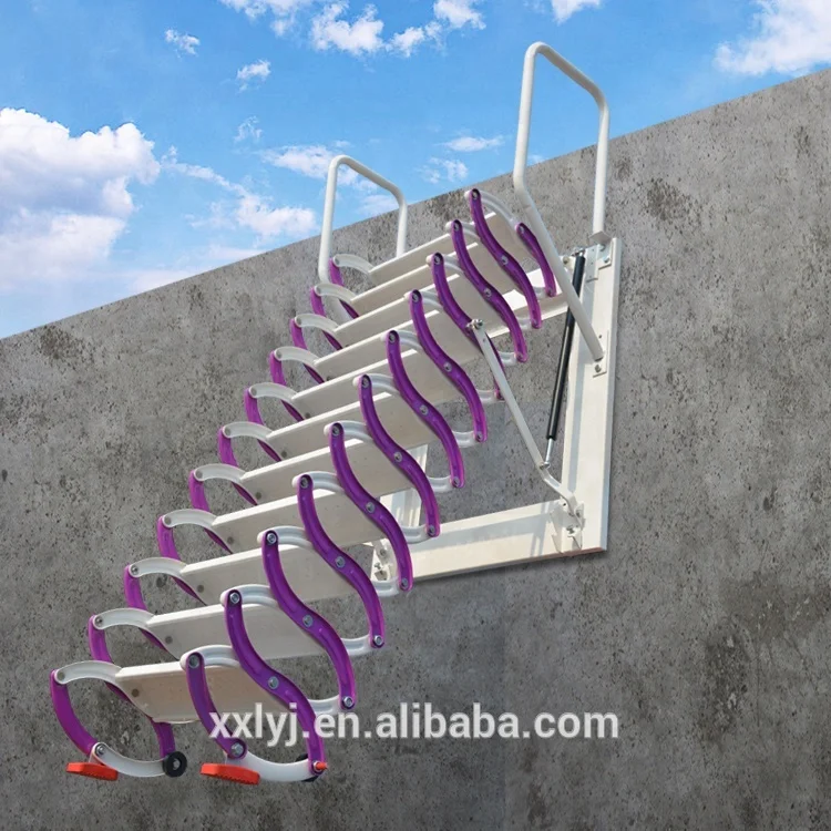 Montato su scale telescopiche a parete