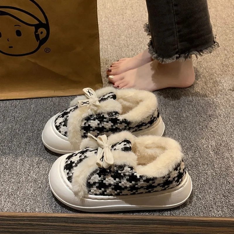 Chaussures à plateforme en peluche imprimées à carreaux classiques pour femmes, pantoufles douces et moelleuses, chaussures plates à lacets, fourrure, sourire, 2024