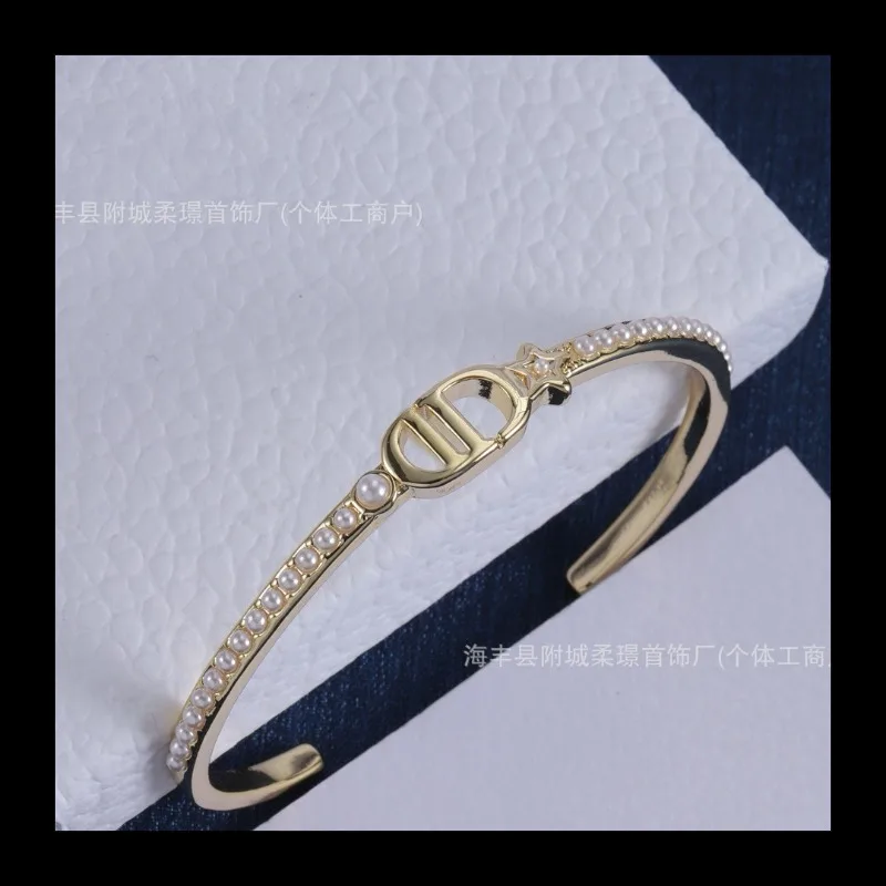 

Dijia Double English Letter Seiko Light Luxury Fashion Temperament Bracelet