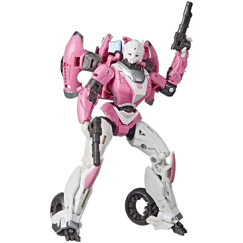 Original TAKARA TOMY Hasbro Transformers Studio Series SS85 Arcee Transformers รูปของเล่นรวบรวมเครื่องประดับรูปของเล่น