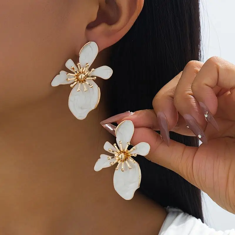 Marbled Enamel Flower Earrings Gold Trim Retro Chic Design Non-irritating for Wedding Cocktail Party Daily Wear