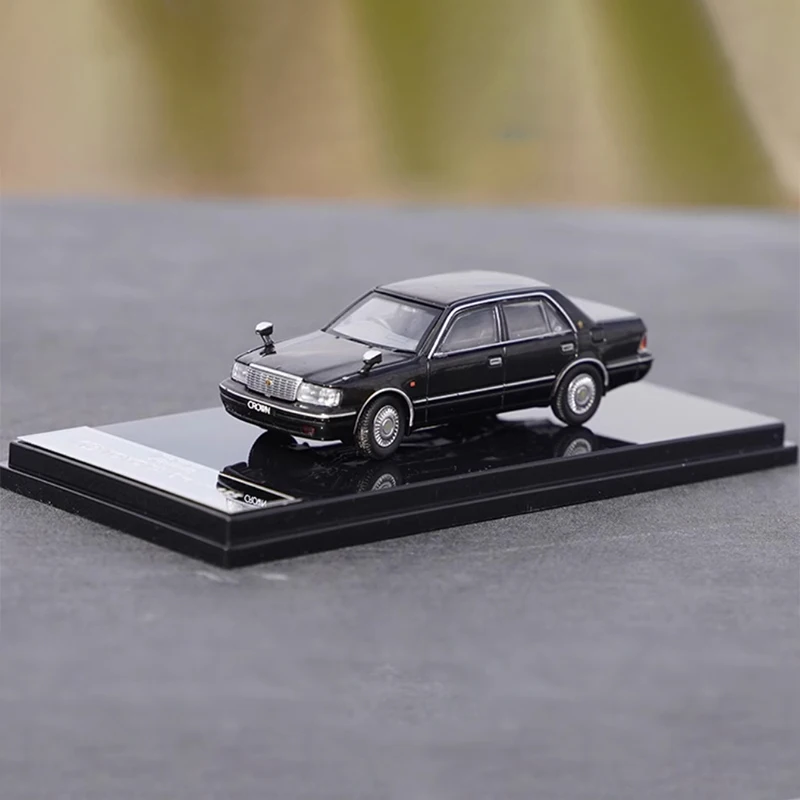 Die-casting 1/64 Scale Toyota CROWN 155 Simulation Alloy Car Model Static Dispaly Collectible Gift Toy Souvenir Decration