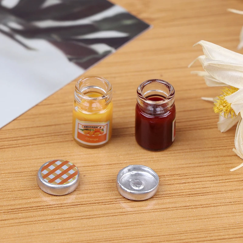 

2 шт. 1:12 миниатюрный набор еды для кукольного домика-клубничный варенье и медовая банка с деталями крышки, мини-бутылки для приправ для кухонных диорамов