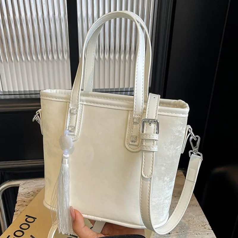 

Small and Popular Small Bag Versatile for Women New Year of Advanced Sense Crossbody Bag Popular Handheld Bucket Bag This Year