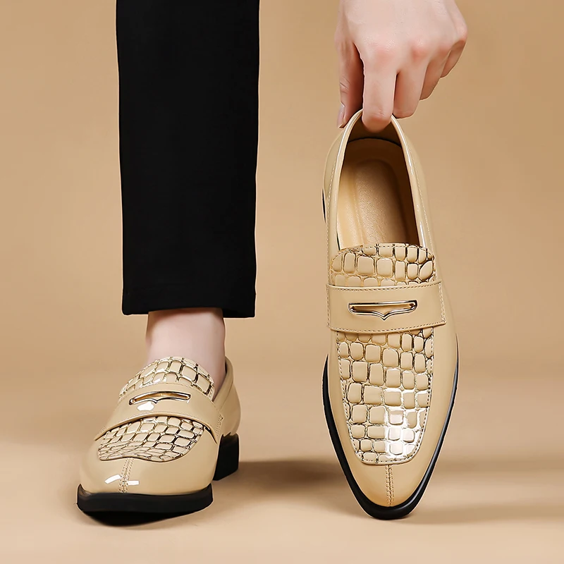 Spring Fashion New Comfortable Slip-on Casual Leather Shoes Brand Men Lacquered Leather Pointed Banquet Wedding Happiness Shoes