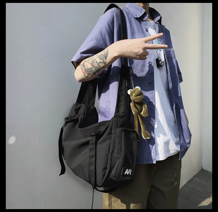 Übergroße Unisex-Umhängetasche mit großem Fassungsvermögen und Gothic-Verarbeitung im Street-Style, Umhängetasche für Herren aus Segeltuch – Detail 3