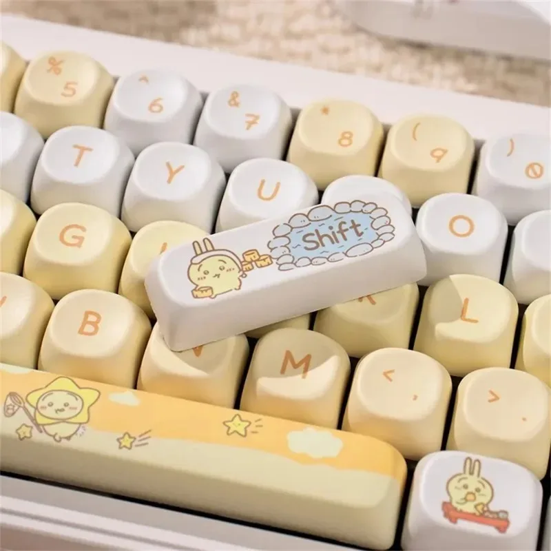 

Chiikawas Keycap Usagi Милая клавиатура украшение MOA конфигурация PBT Сублимация 95 клавиш механическая клавиатура Kawaii Девушка подарок